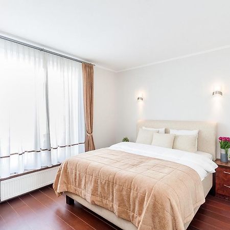 Central Apartment In Gedimino Av By Urban Rent 维尔纽斯 外观 照片