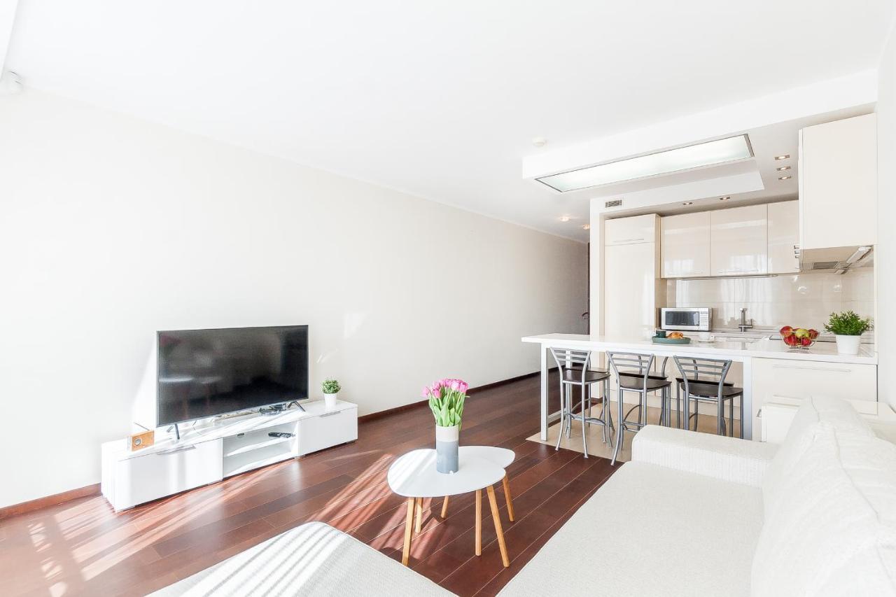 Central Apartment In Gedimino Av By Urban Rent 维尔纽斯 外观 照片