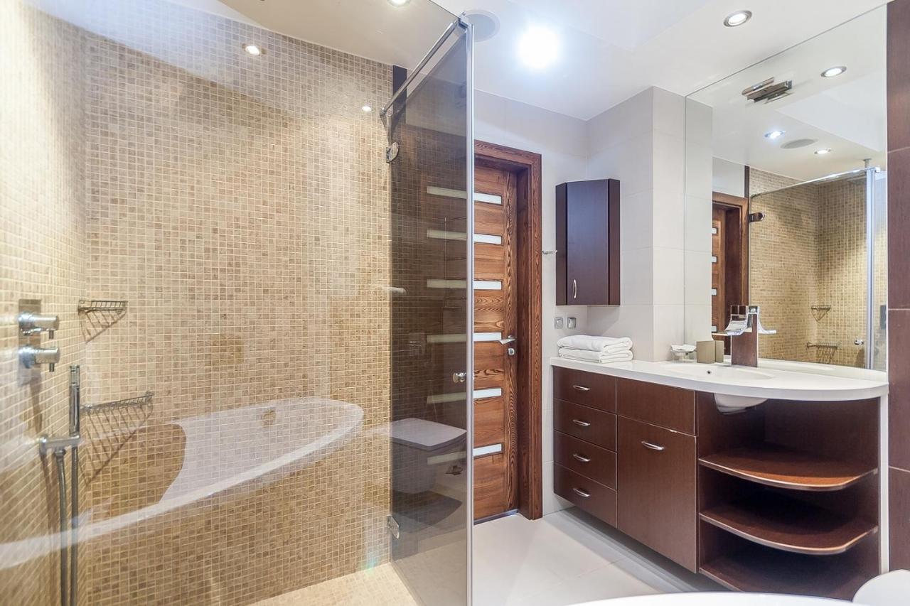 Central Apartment In Gedimino Av By Urban Rent 维尔纽斯 外观 照片
