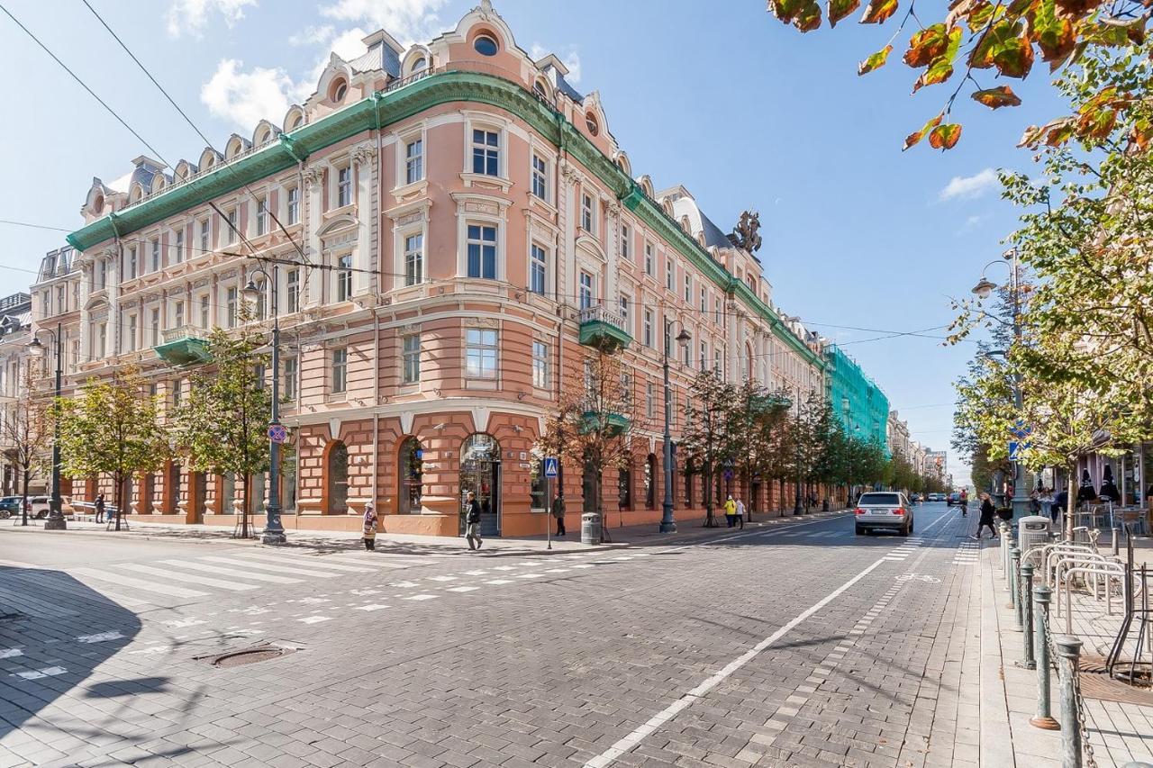 Central Apartment In Gedimino Av By Urban Rent 维尔纽斯 外观 照片